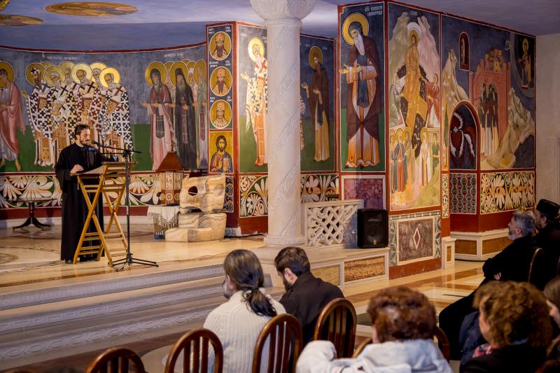Предавање ,,Дигитални Изазов' свештеника др Оливера Суботића у крипти Саборног храма у Подгорици